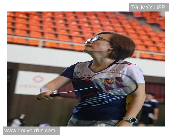 羽毛球热议：上海羽毛球队战术选择引发的激烈讨论与思考