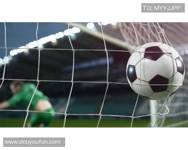 足球明星如何利用弧线技巧打入精彩进球的视频解析与实战演示 足球明星如何利用弧线技巧打入精彩进球的视频解析与实战演示