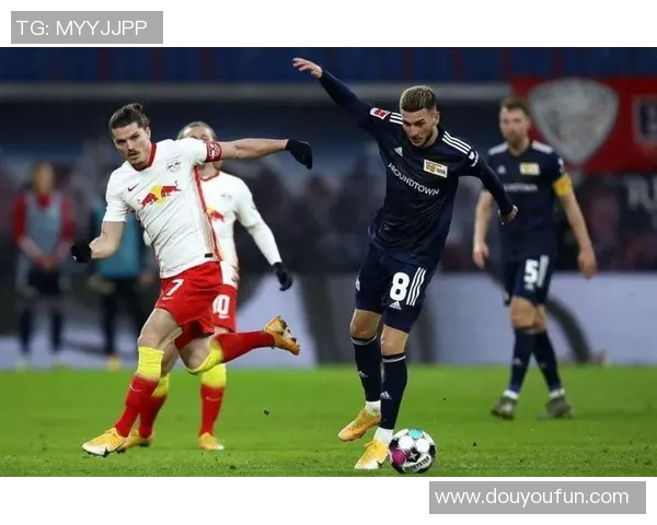 足球明星莱昂的精彩瞬间与职业生涯回顾照片集锦 足球明星莱昂的精彩瞬间与职业生涯回顾照片集锦